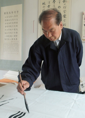 中国户县书画艺术交易网书画家风采张志远:1937年12月生于山西芮城